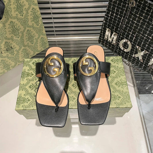 Moda anel de metal com bico quadrado e chinelos planos