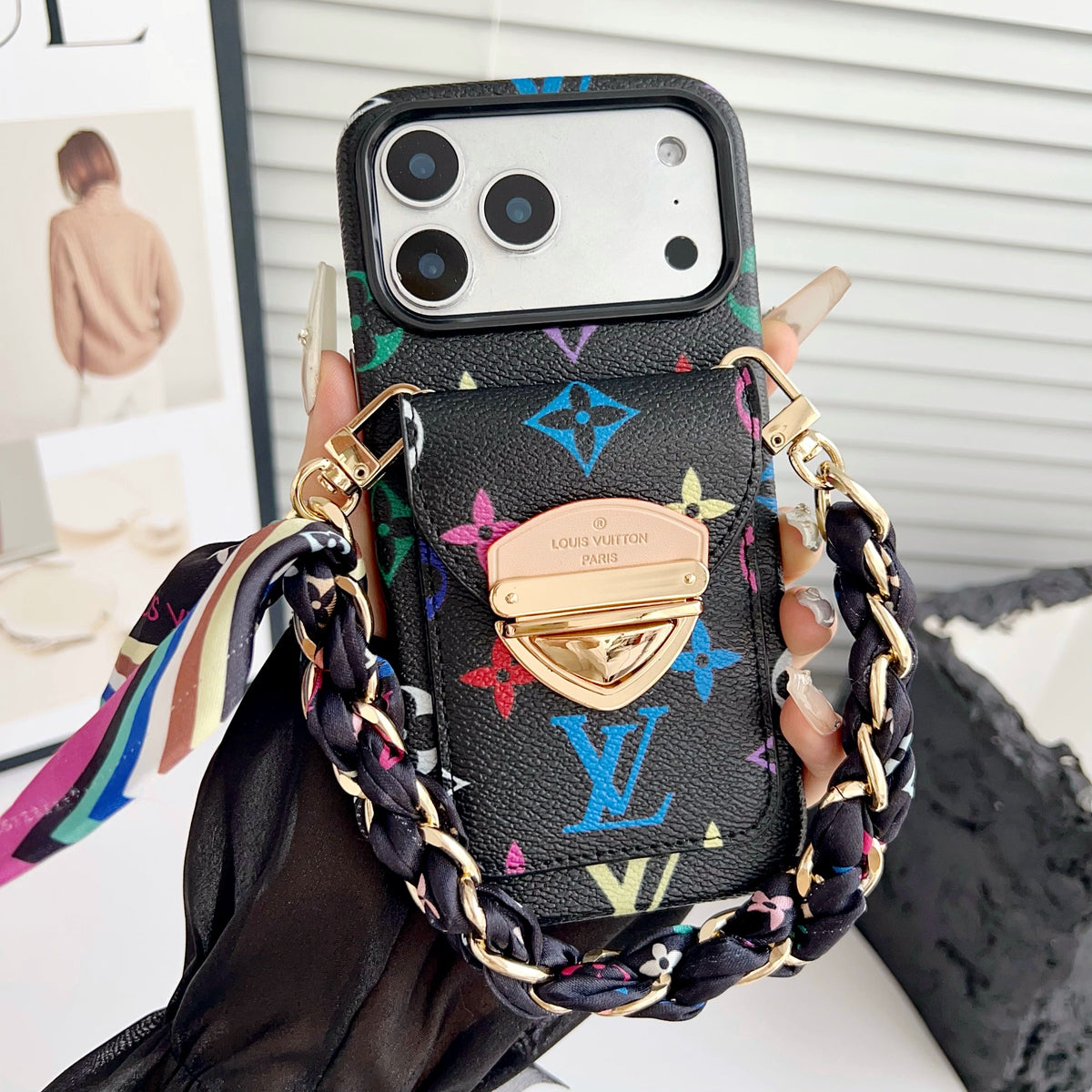 Ylellinen Crossbody iPhone -kotelo korttitaskulla & irrotettavalla hihnalla