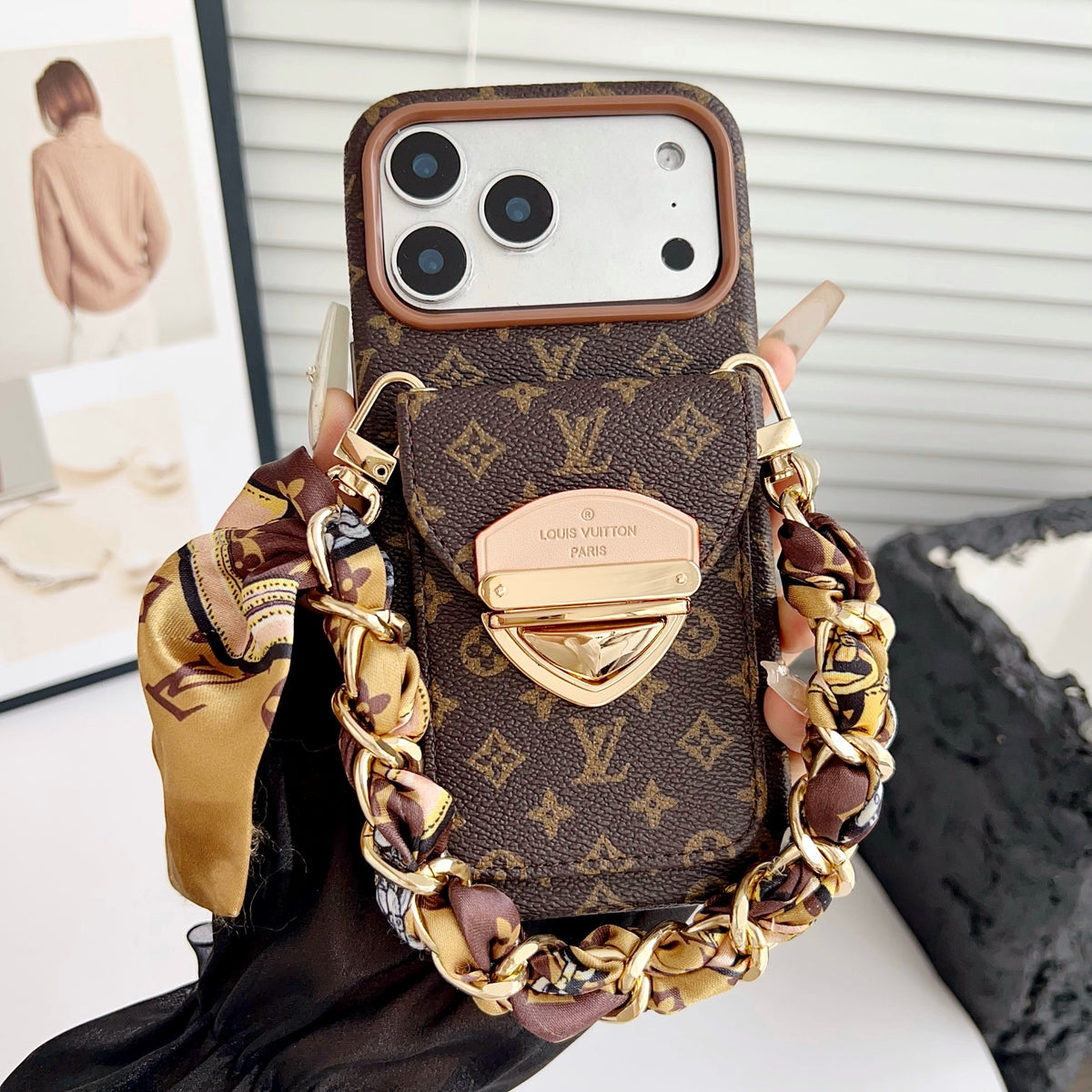 Ylellinen Crossbody iPhone -kotelo korttitaskulla & irrotettavalla hihnalla