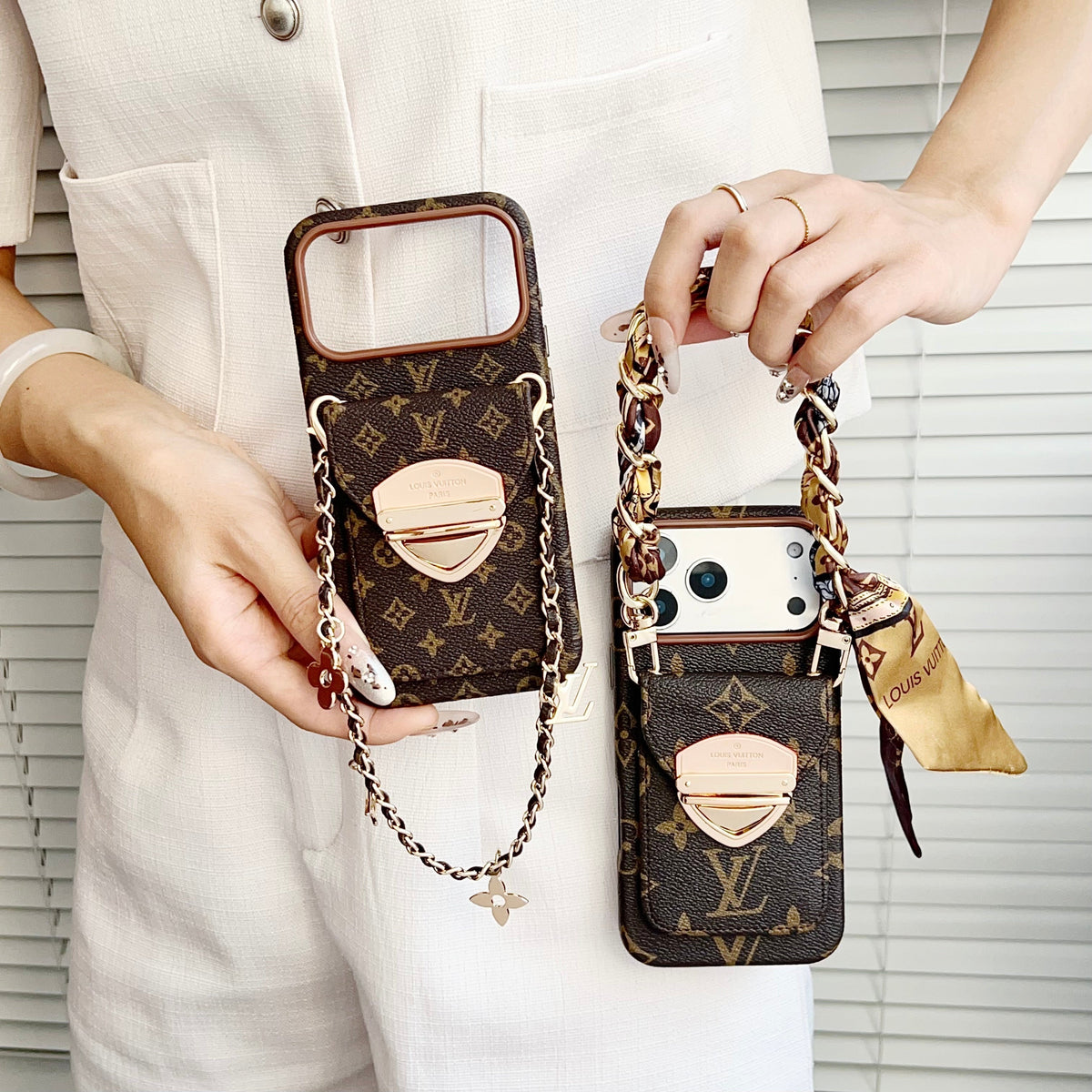 Ylellinen Crossbody iPhone -kotelo korttitaskulla & irrotettavalla hihnalla