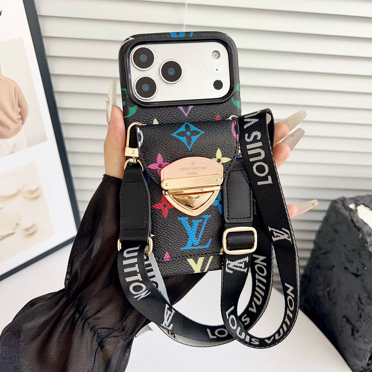 Ylellinen Crossbody iPhone -kotelo korttitaskulla & irrotettavalla hihnalla