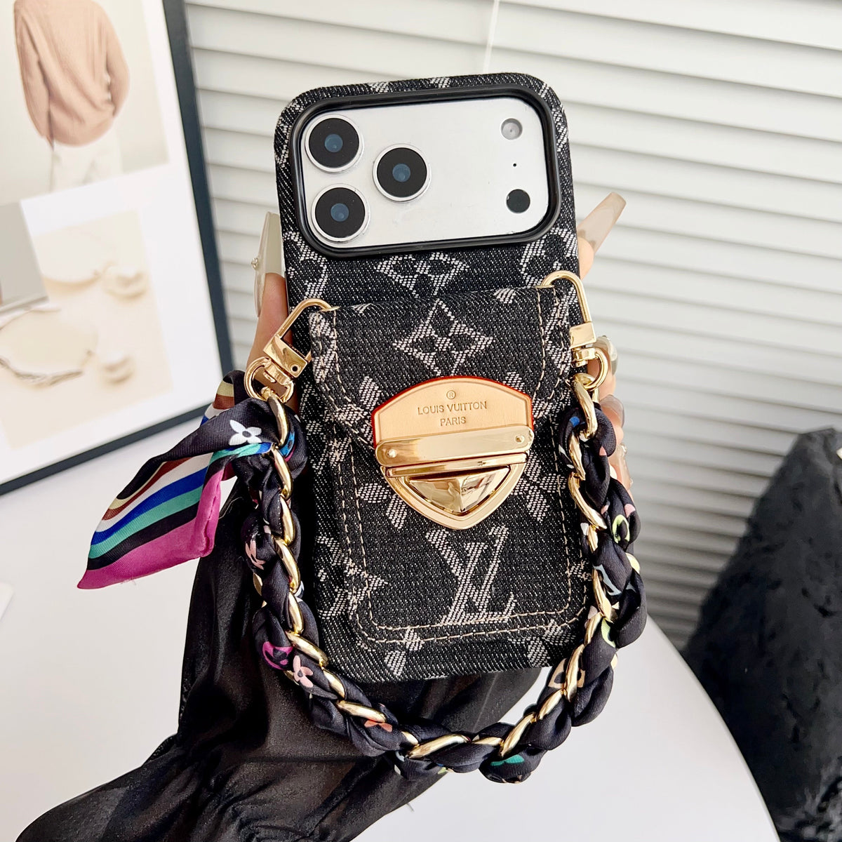 Ylellinen Crossbody iPhone -kotelo korttitaskulla & irrotettavalla hihnalla
