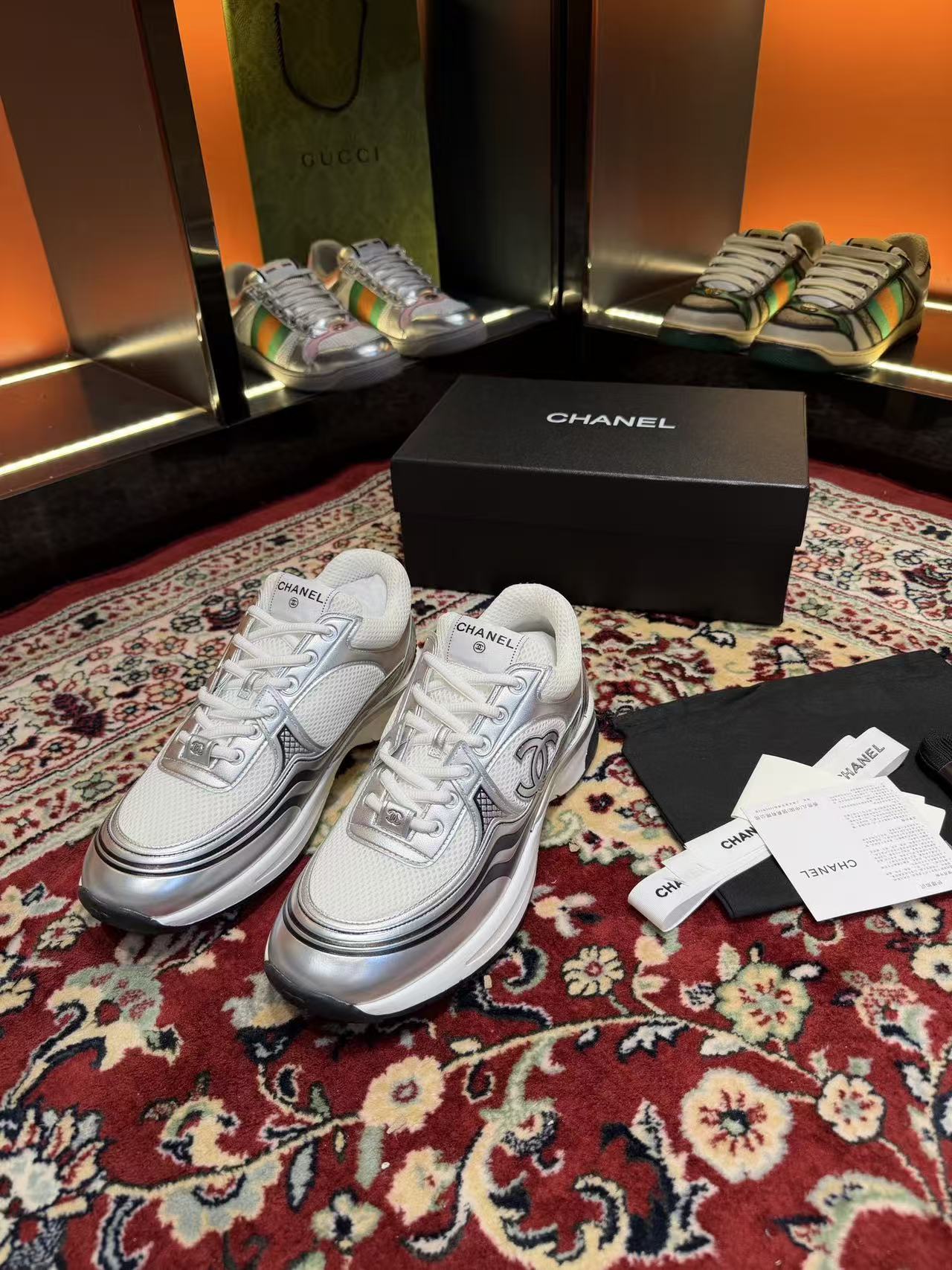 Luxuriöse klobige Sneakers – Mode trifft auf ganztägige Leichtigkeit