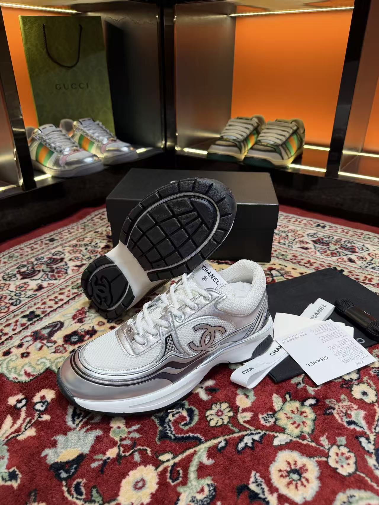 Luxuriöse klobige Sneakers – Mode trifft auf ganztägige Leichtigkeit