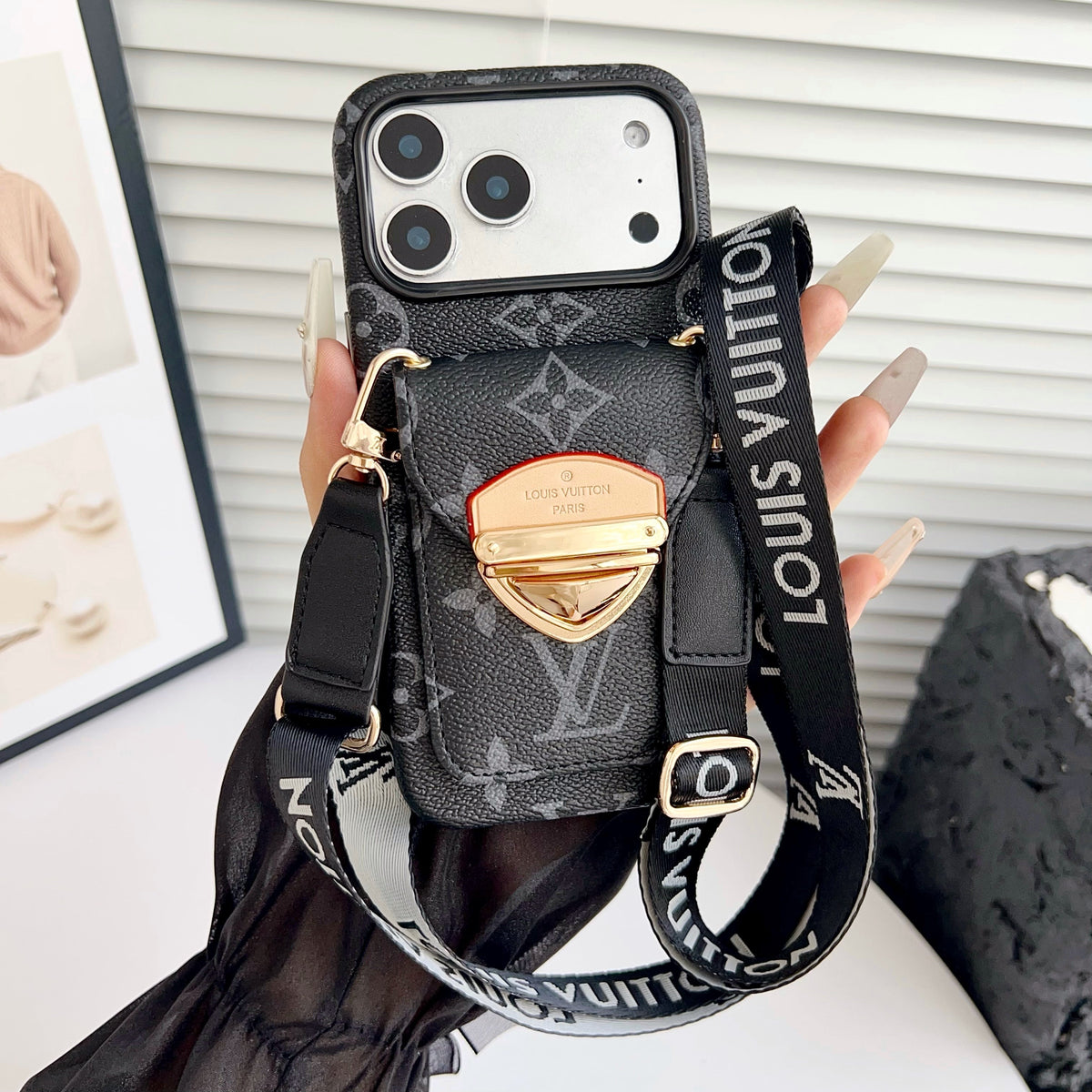 Ylellinen Crossbody iPhone -kotelo korttitaskulla & irrotettavalla hihnalla