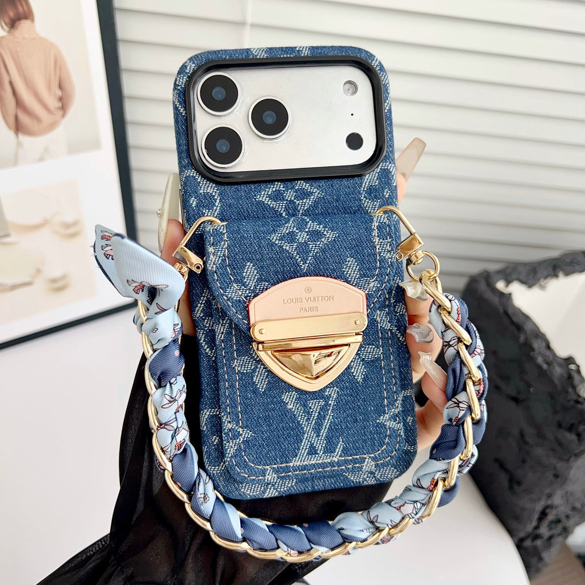 Ylellinen Crossbody iPhone -kotelo korttitaskulla & irrotettavalla hihnalla