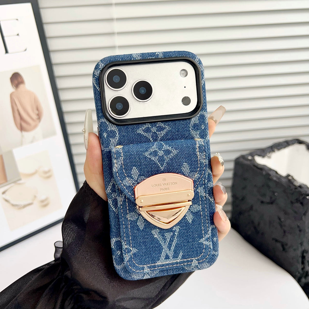Ylellinen Crossbody iPhone -kotelo korttitaskulla & irrotettavalla hihnalla