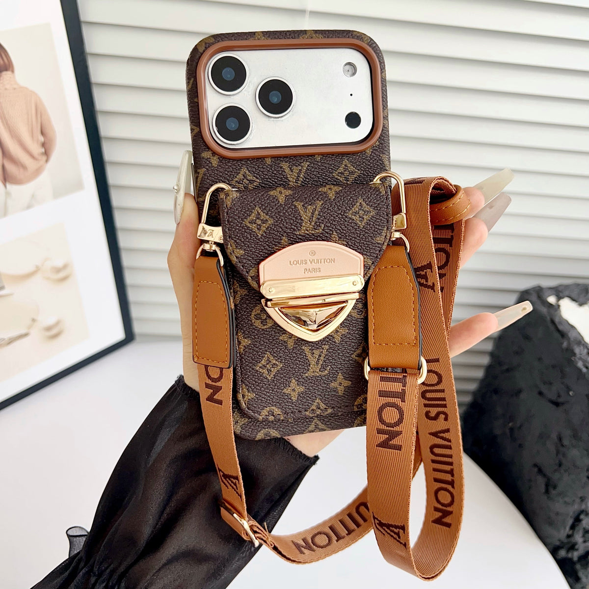 Ylellinen Crossbody iPhone -kotelo korttitaskulla & irrotettavalla hihnalla