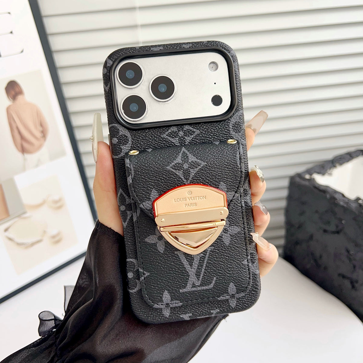 Ylellinen Crossbody iPhone -kotelo korttitaskulla & irrotettavalla hihnalla