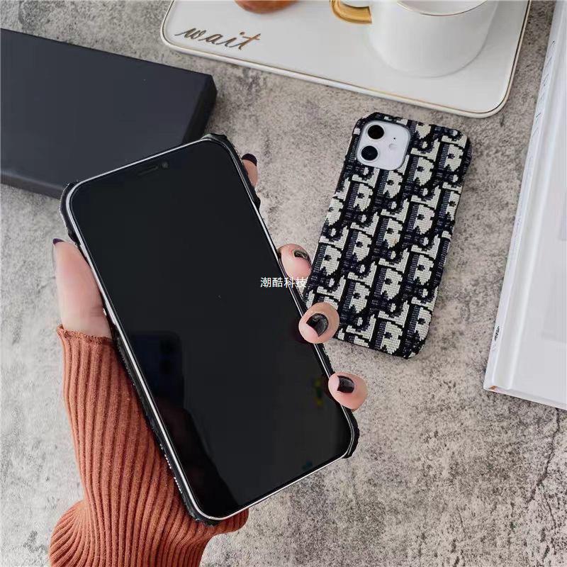 Módne látkové puzdro na iPhone