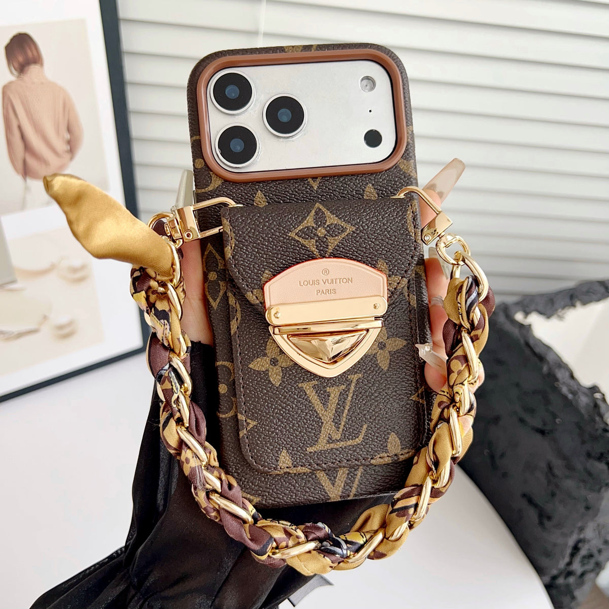 Ylellinen Crossbody iPhone -kotelo korttitaskulla & irrotettavalla hihnalla