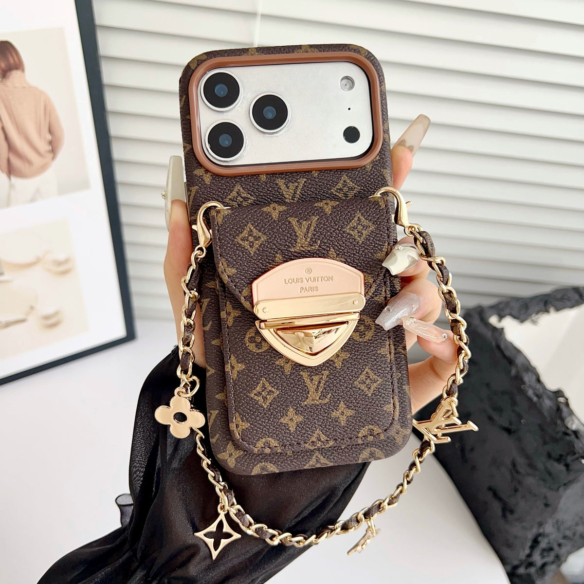 Ylellinen Crossbody iPhone -kotelo korttitaskulla & irrotettavalla hihnalla