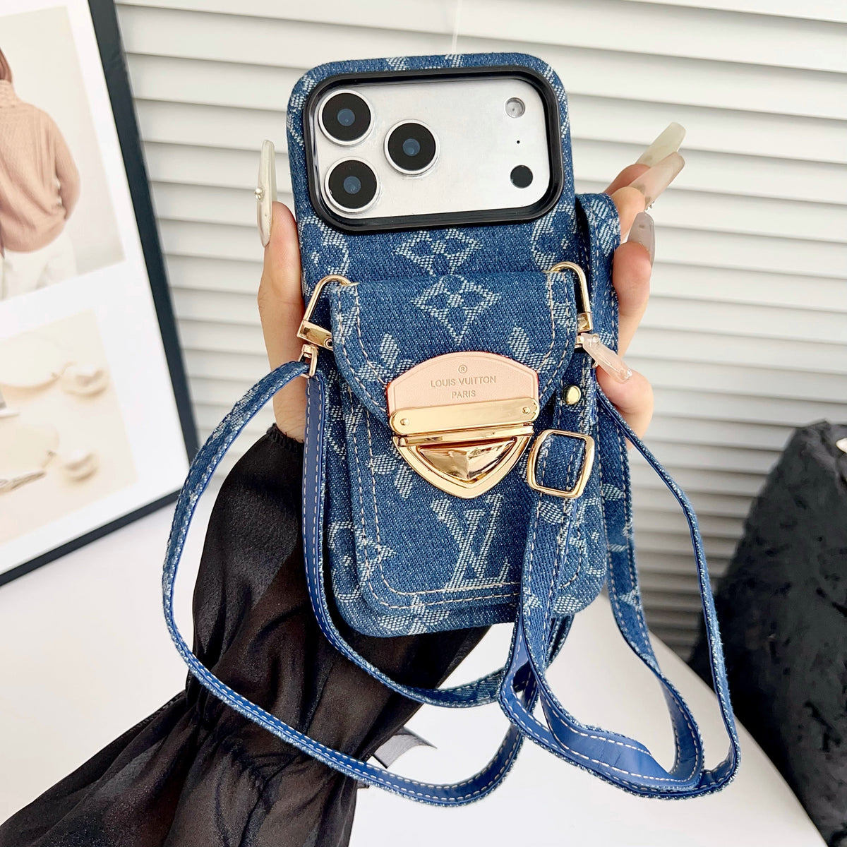 Ylellinen Crossbody iPhone -kotelo korttitaskulla & irrotettavalla hihnalla