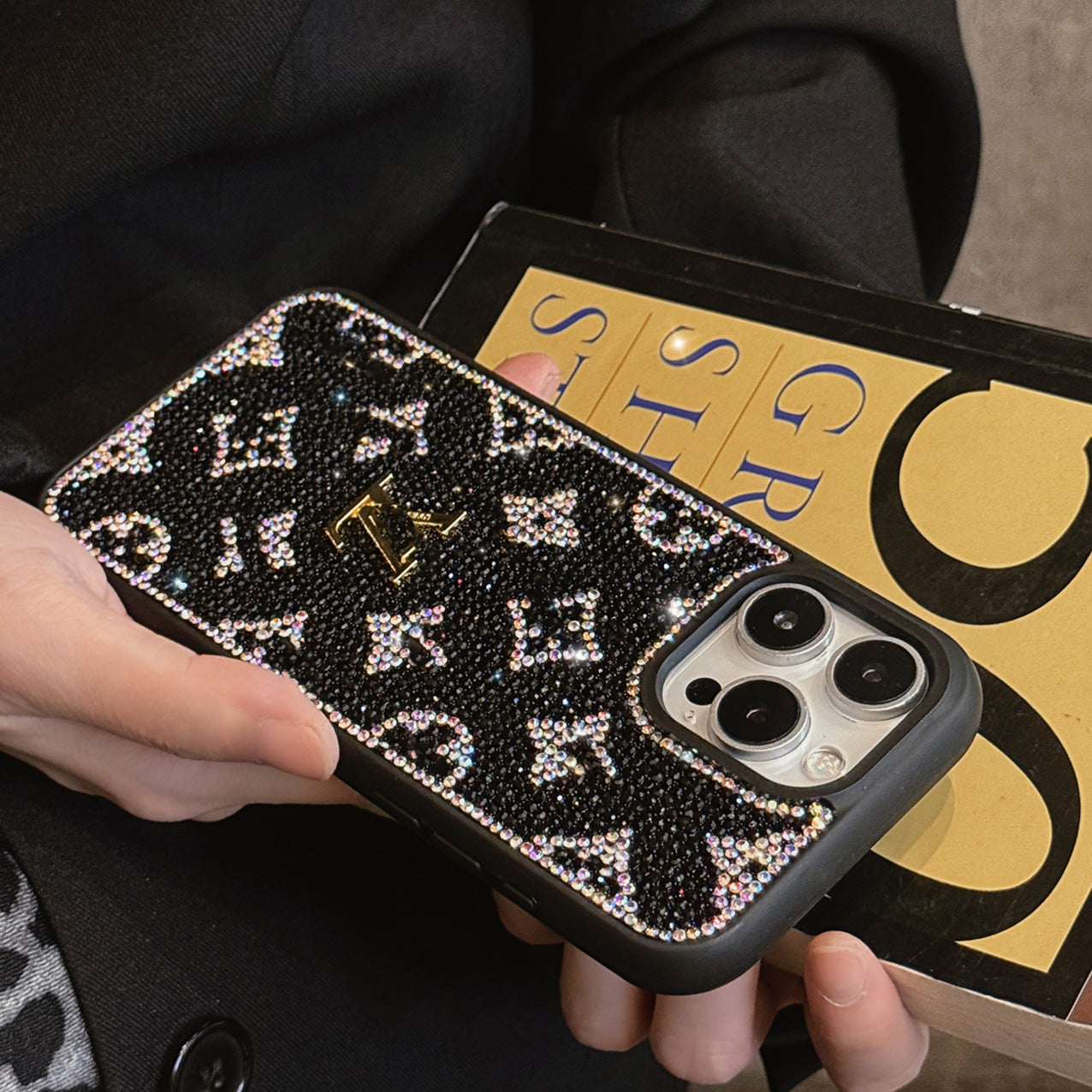Luxus csillogó holografikus Y - S - L-ihletésű iPhone tok – Diamond Shine Edition