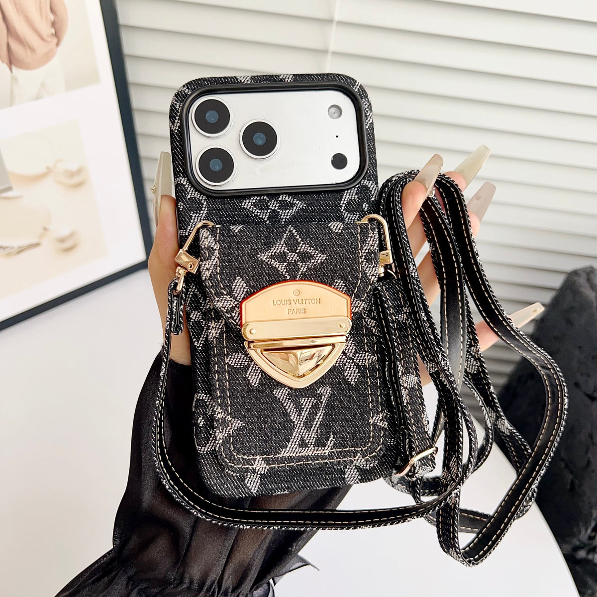 Ylellinen Crossbody iPhone -kotelo korttitaskulla & irrotettavalla hihnalla