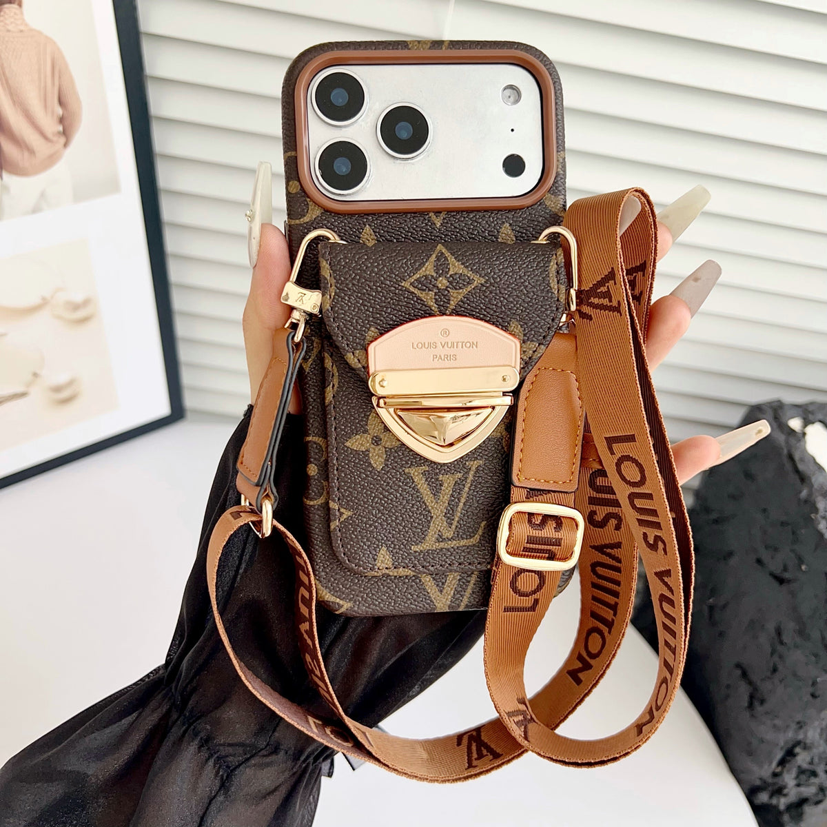 Ylellinen Crossbody iPhone -kotelo korttitaskulla & irrotettavalla hihnalla