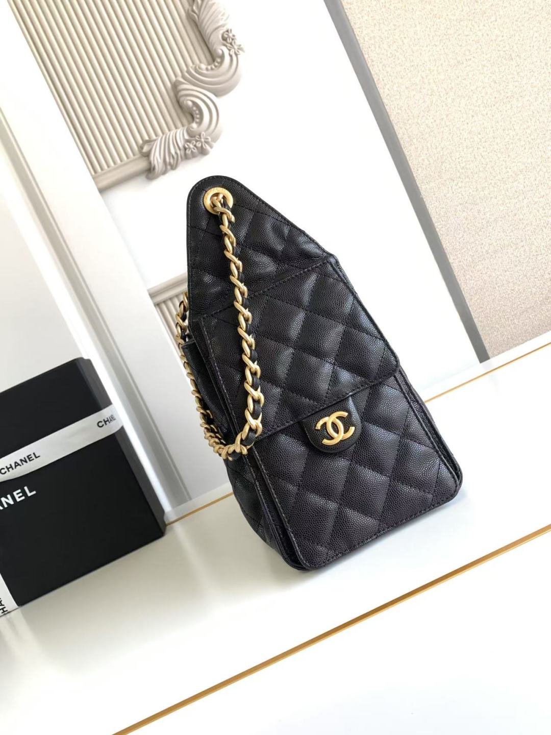 CC 25 Small Handbag Grained Calfskin & Gold-Tone Metal Bag