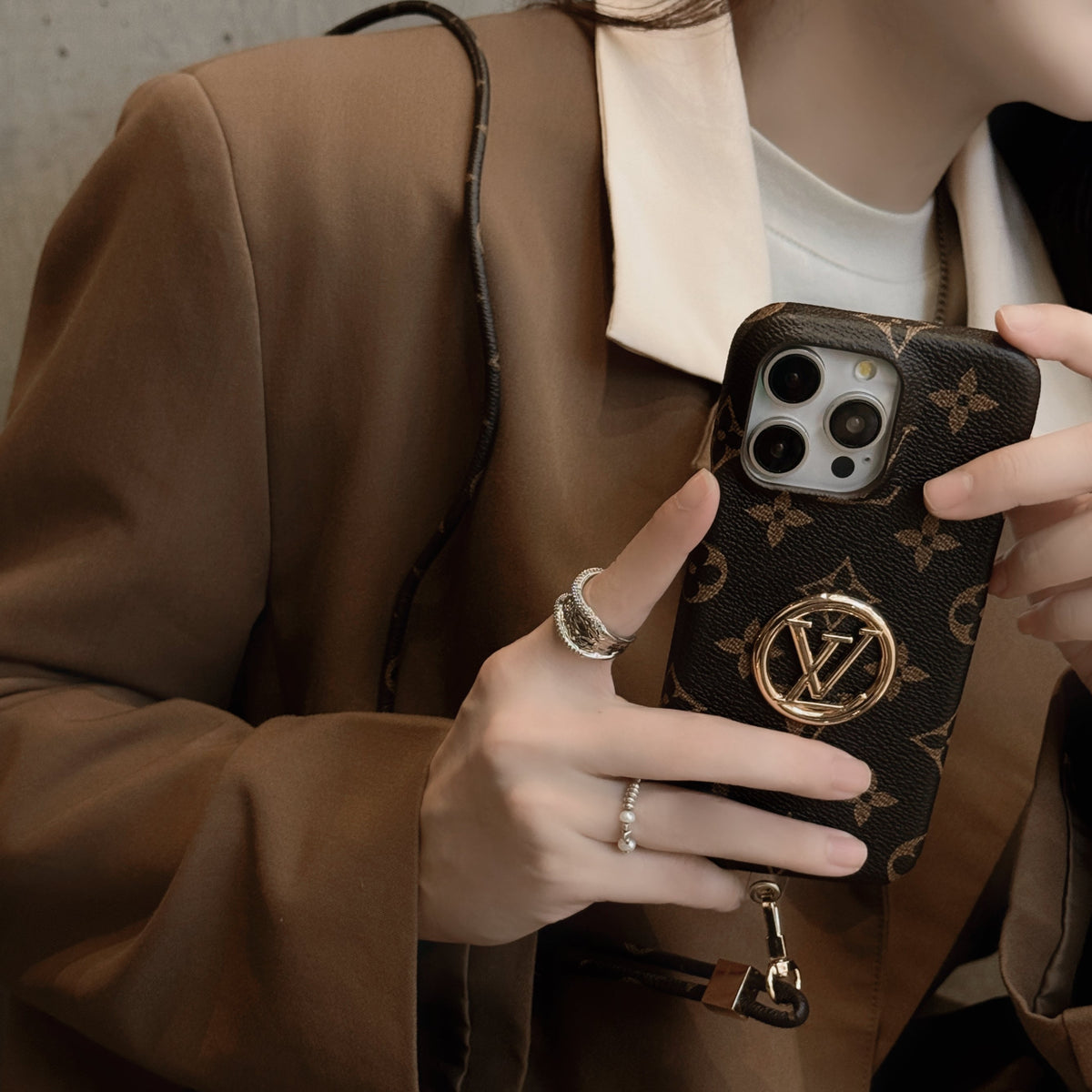 Luxusní řetízkové pouzdro na iPhone
