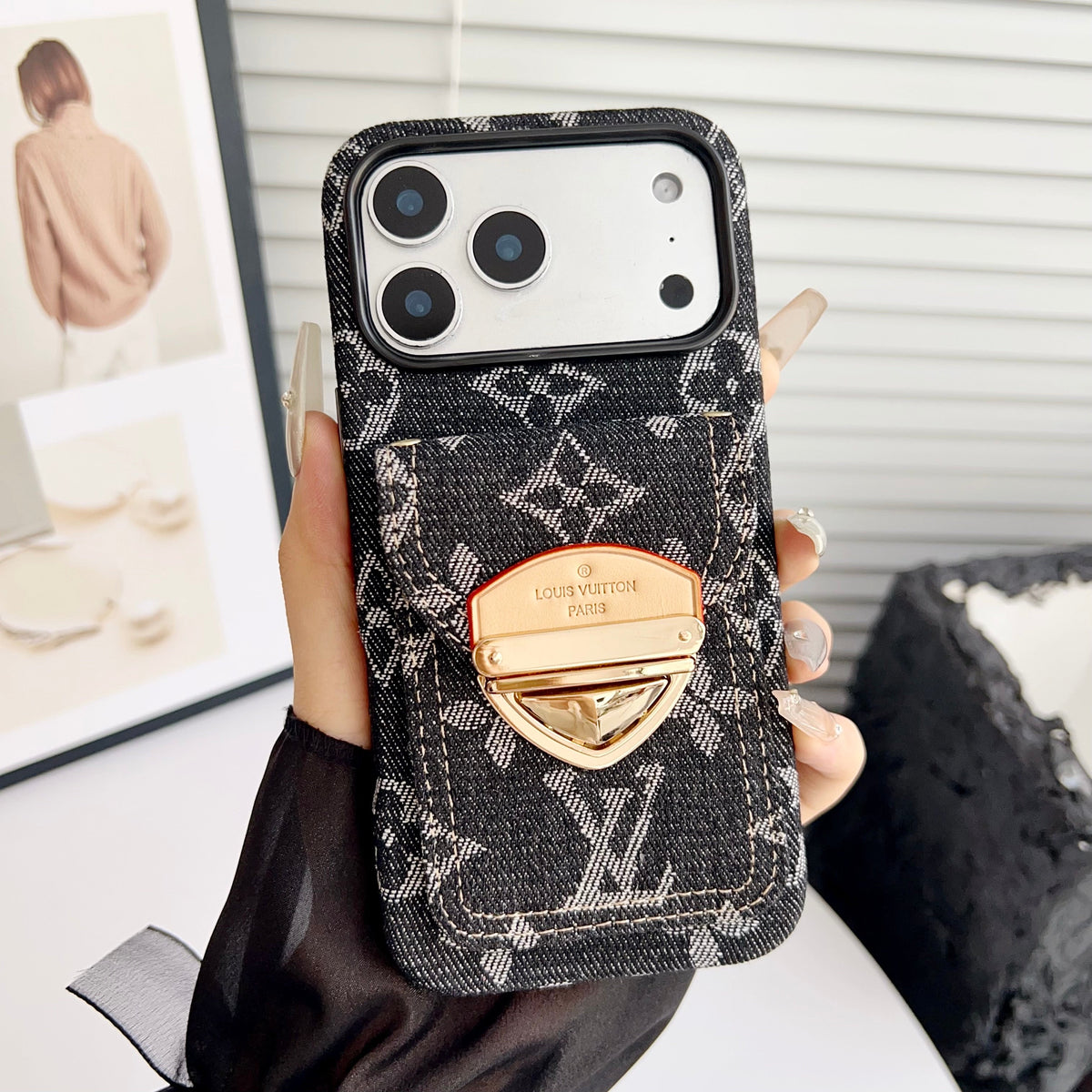 Ylellinen Crossbody iPhone -kotelo korttitaskulla & irrotettavalla hihnalla