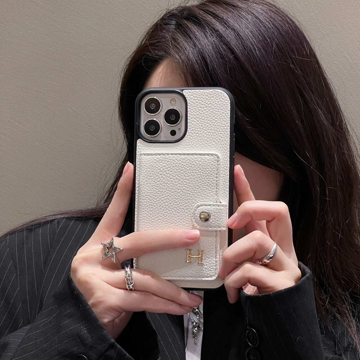 Capa para iPhone com porta-cartões de couro H
