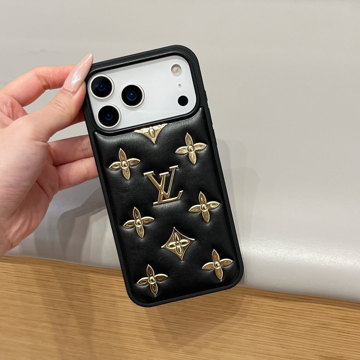 Πολυτελής 3D ανάγλυφη θήκη για iPhone