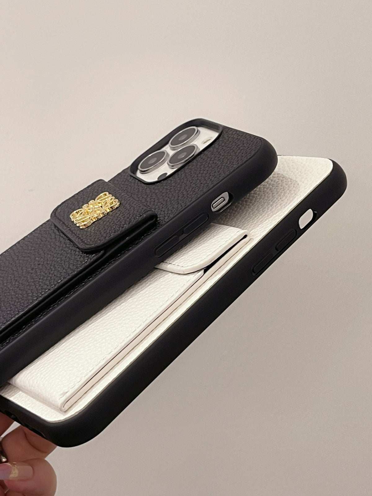 Luksuzna futrola za iPhone s držačem kartice crna-QBK240603