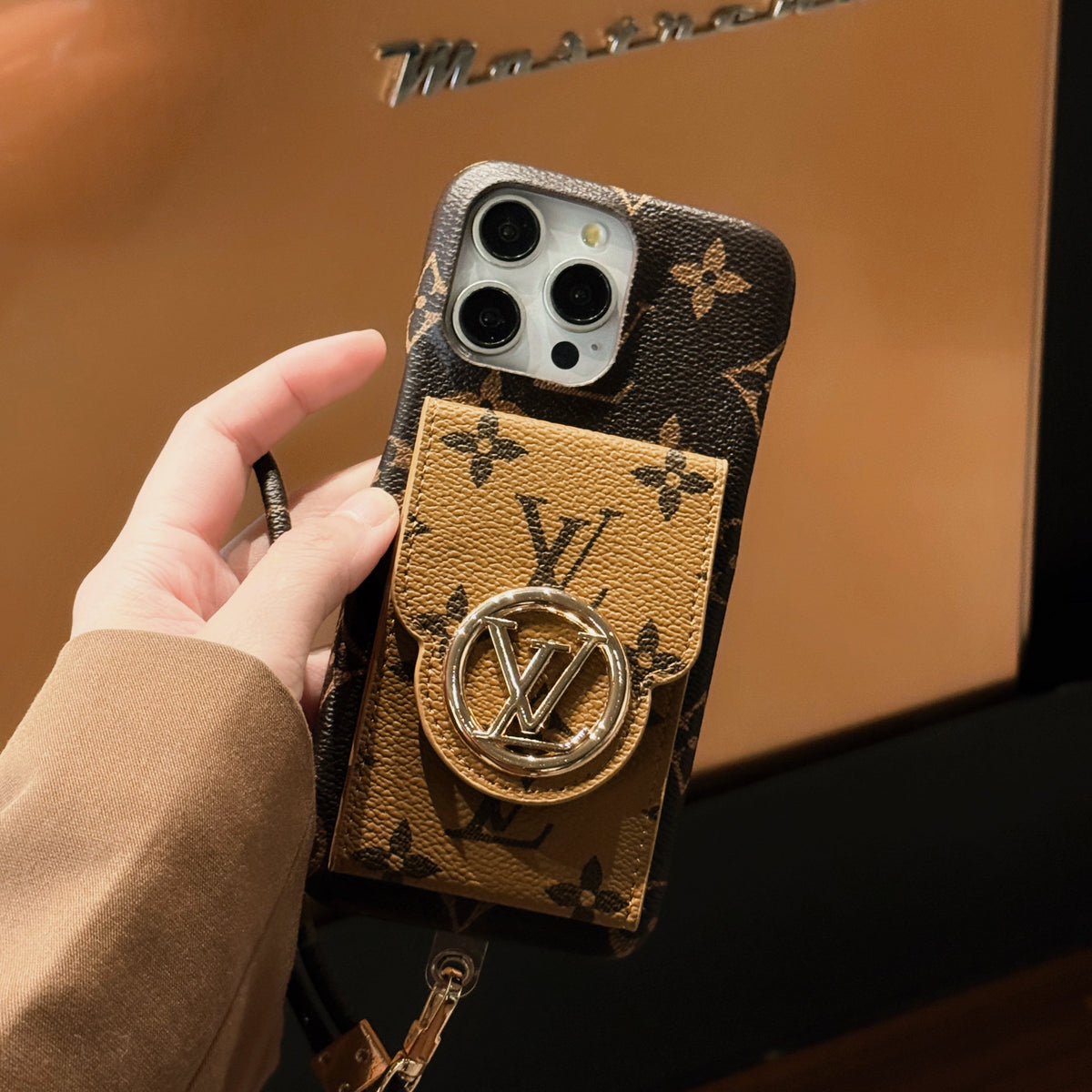 Luksuzna torbica za iPhone s lancem za kartice