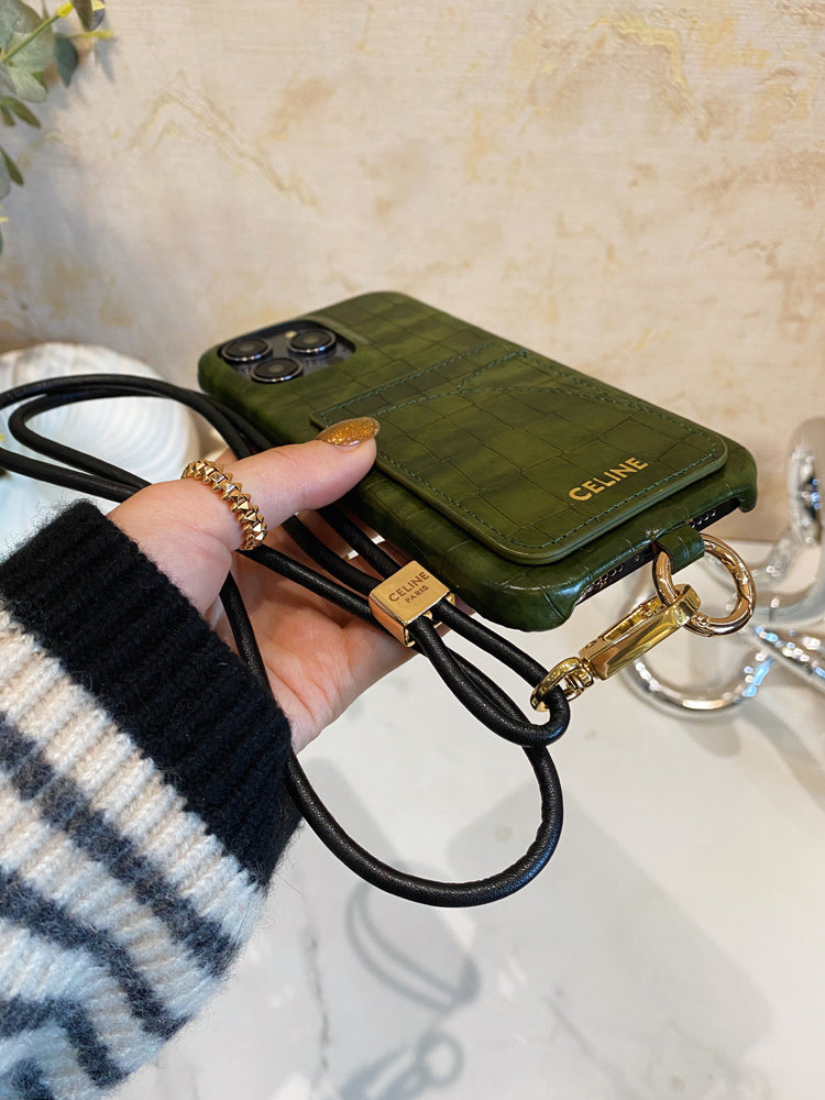 Celine iPhone-Hülle mit Alligatormuster, Kartenhalter und Riemen, Grün -EYP241415