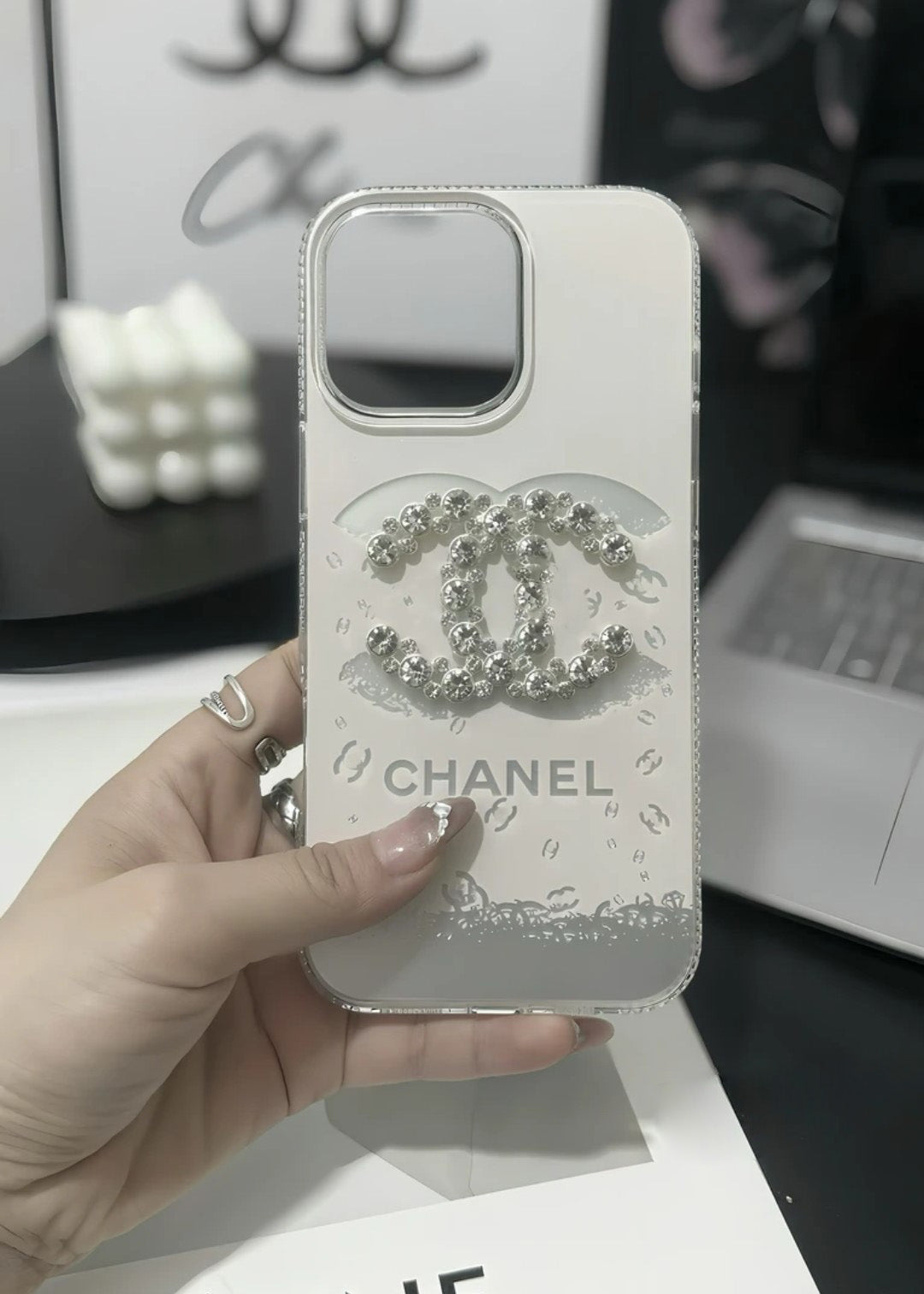 Elegantné luxusné krištáľové puzdro na iPhone s remienkom na náramok