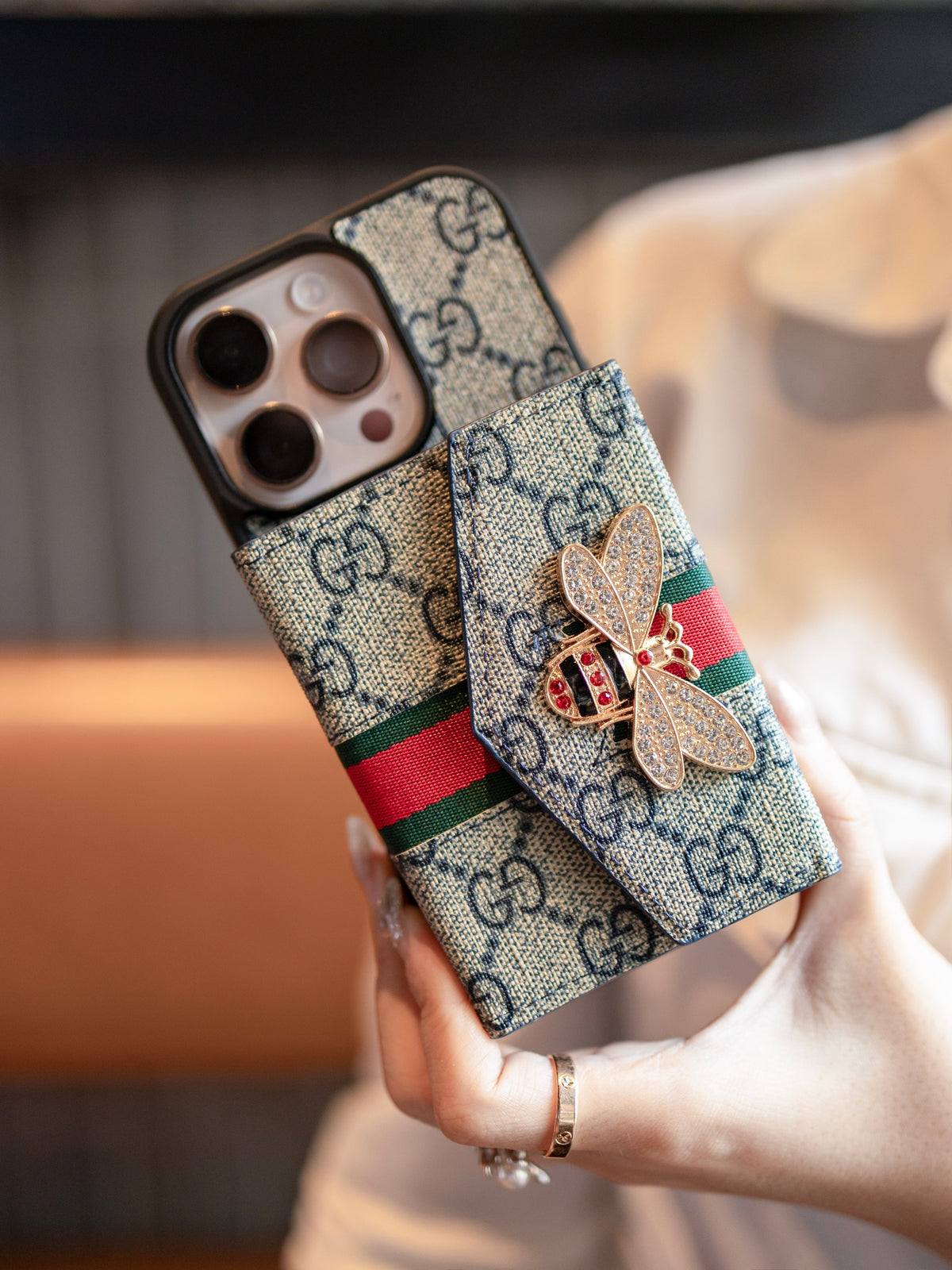 Husă Premium Advanced Crossbody pentru iPhone cu suport pentru card & Curea de umăr
