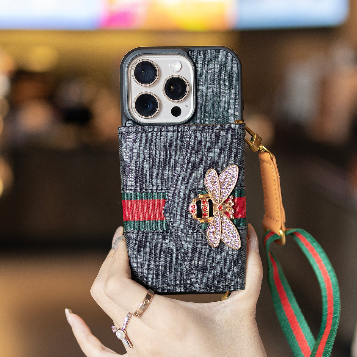 Husă Premium Advanced Crossbody pentru iPhone cu suport pentru card & Curea de umăr