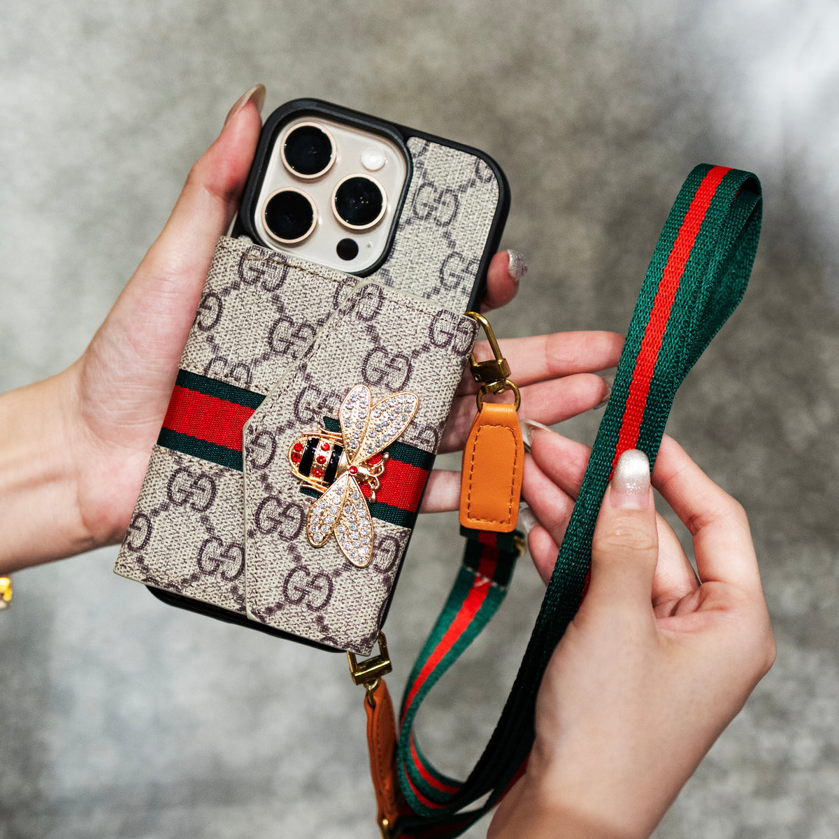 Husă Premium Advanced Crossbody pentru iPhone cu suport pentru card & Curea de umăr