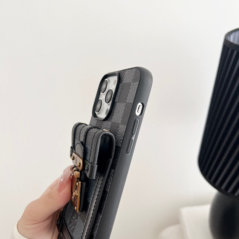Πολυτελής Μαύρη & Λευκή θήκη για iPhone με αλυσίδα χιαστί