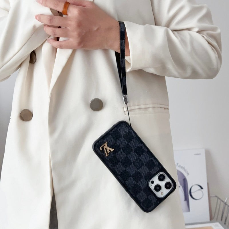 Capa luxuosa preta com corrente manual para iPhone