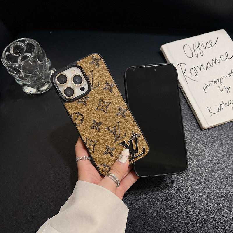Luxusní kožené pouzdro na iPhone s černým logem
