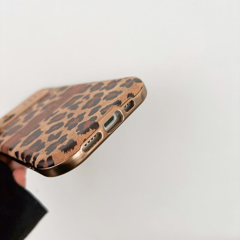 Módne hnedé kožené puzdro na iPhone