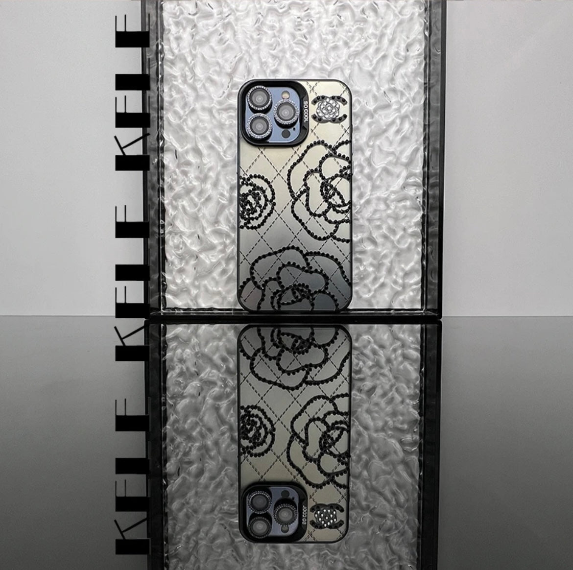 CUSTODIA PER IPHONE ISPIRATA ALLA CAMELIA DAL DESIGN UNICO