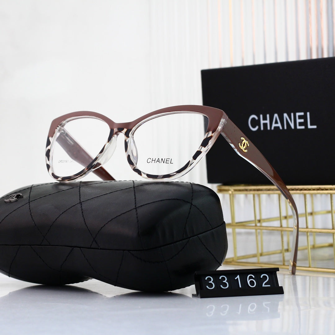 Farblich passende Cat-Eye-Brille