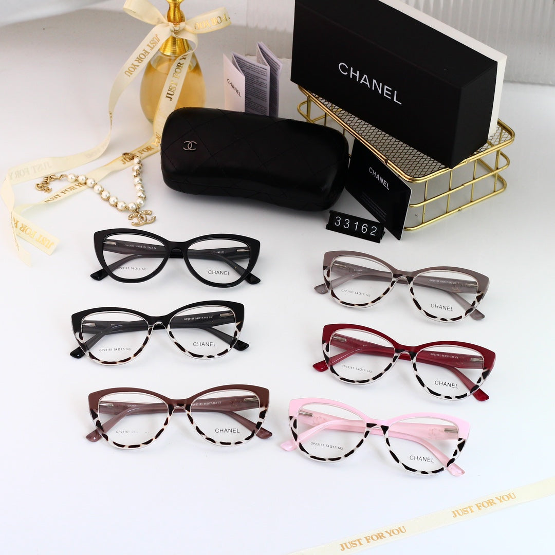 Farblich passende Cat-Eye-Brille