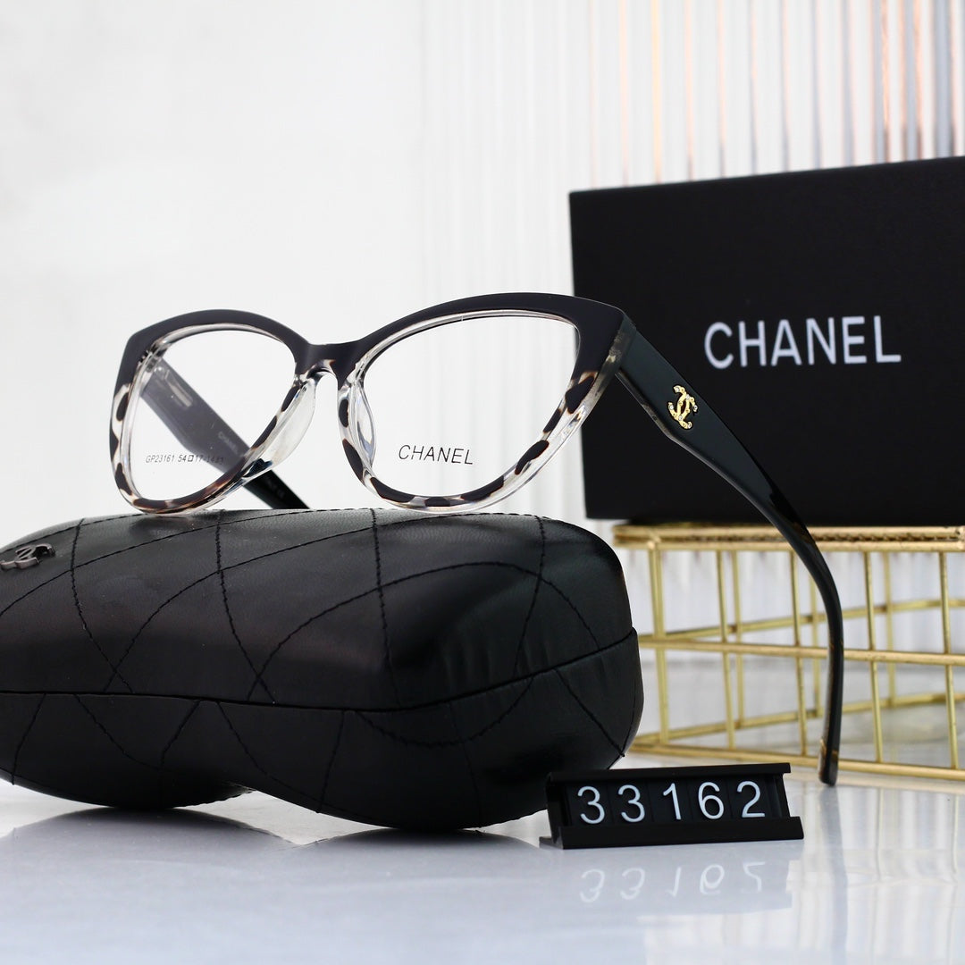 Farblich passende Cat-Eye-Brille