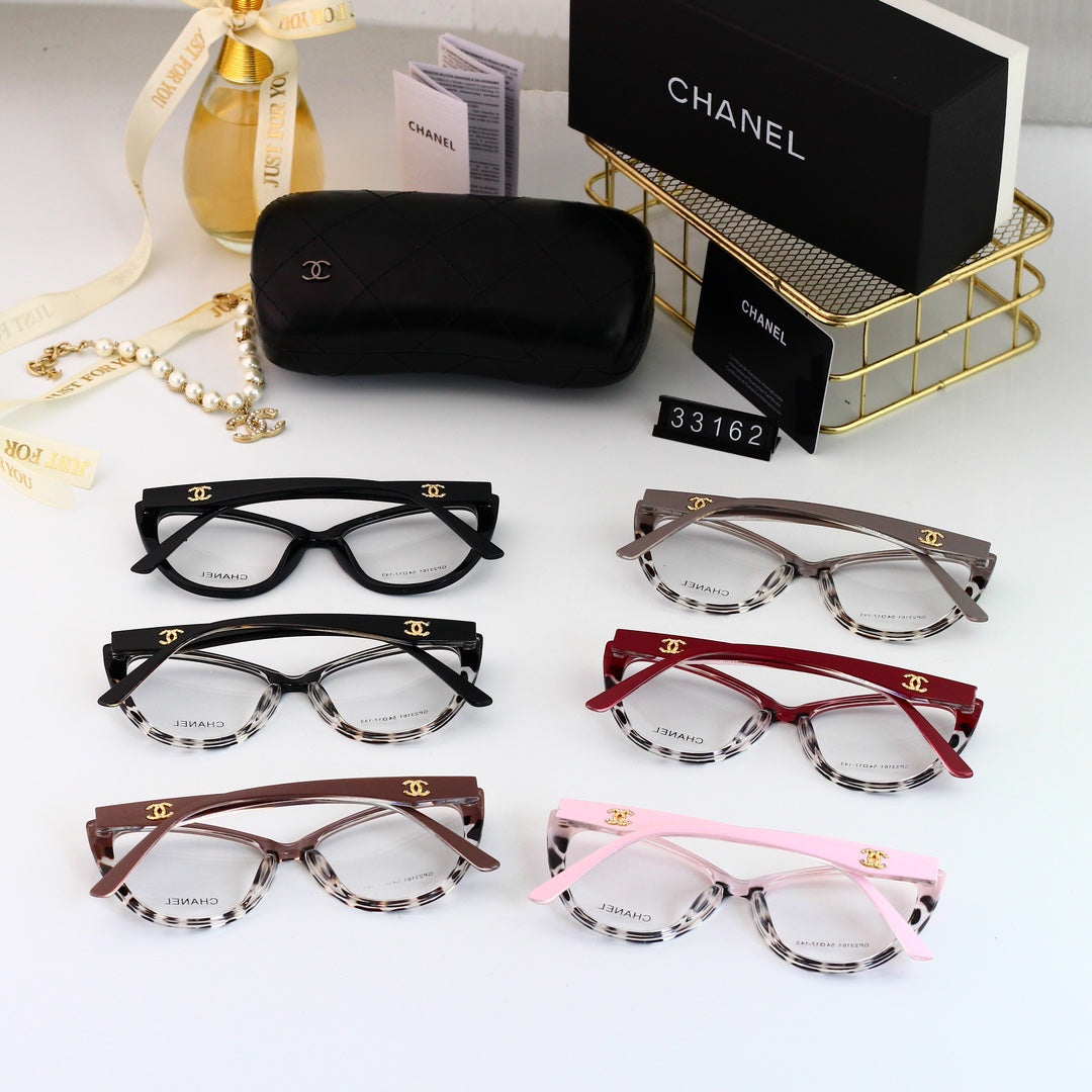 Farblich passende Cat-Eye-Brille
