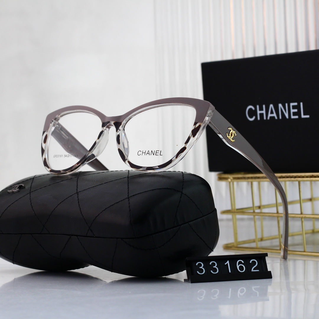 Farblich passende Cat-Eye-Brille