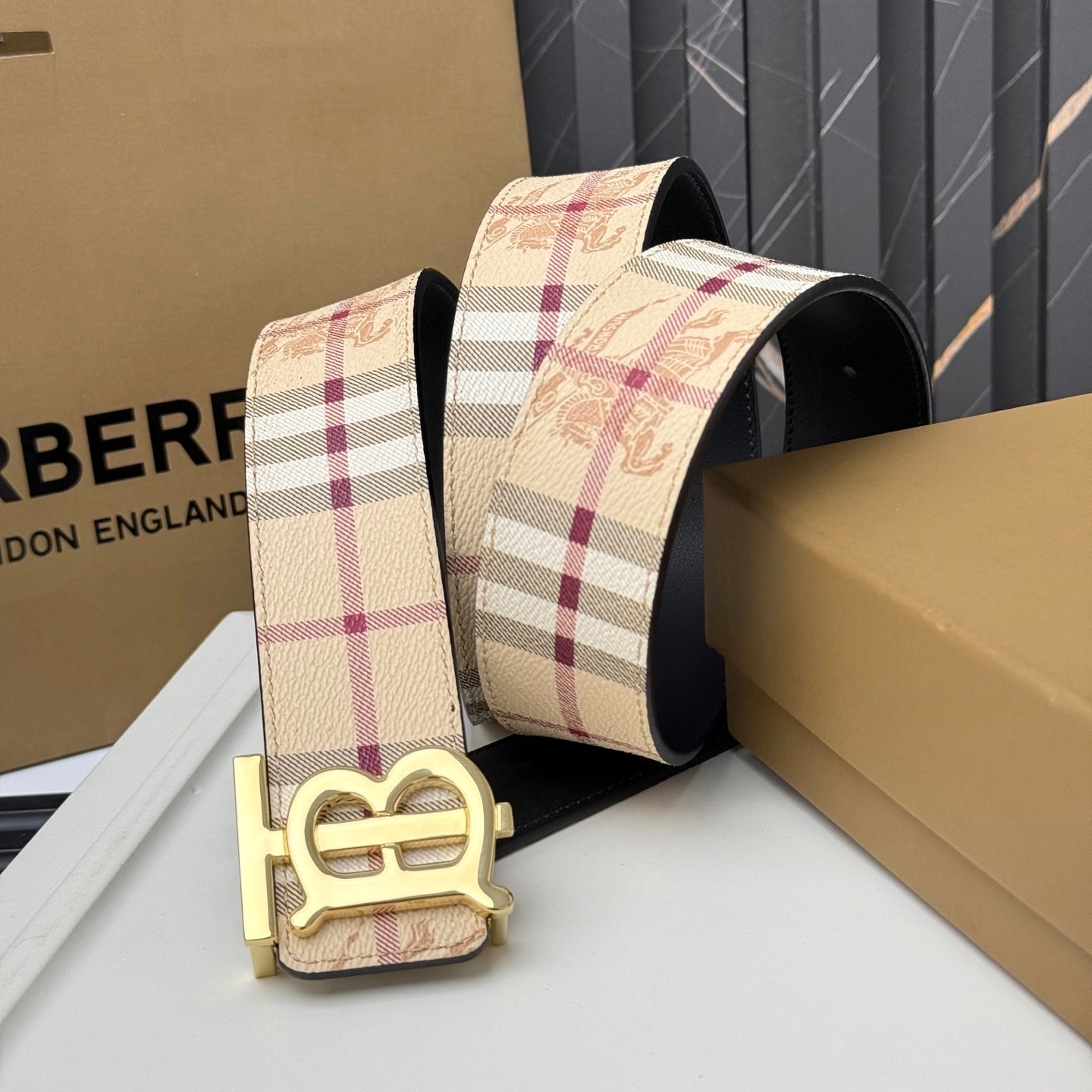 Miesten nahkavyö – TB-monogrammisolki/ruutukuvio