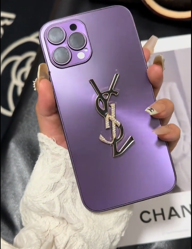 Κομψή θήκη Letter Shine x Mono για iPhone με αλυσίδα